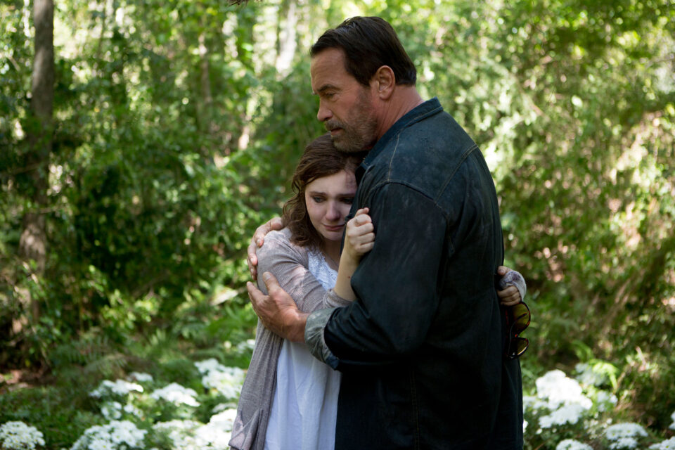 maggie-abigail-breslin-arnold-schwarzenegger