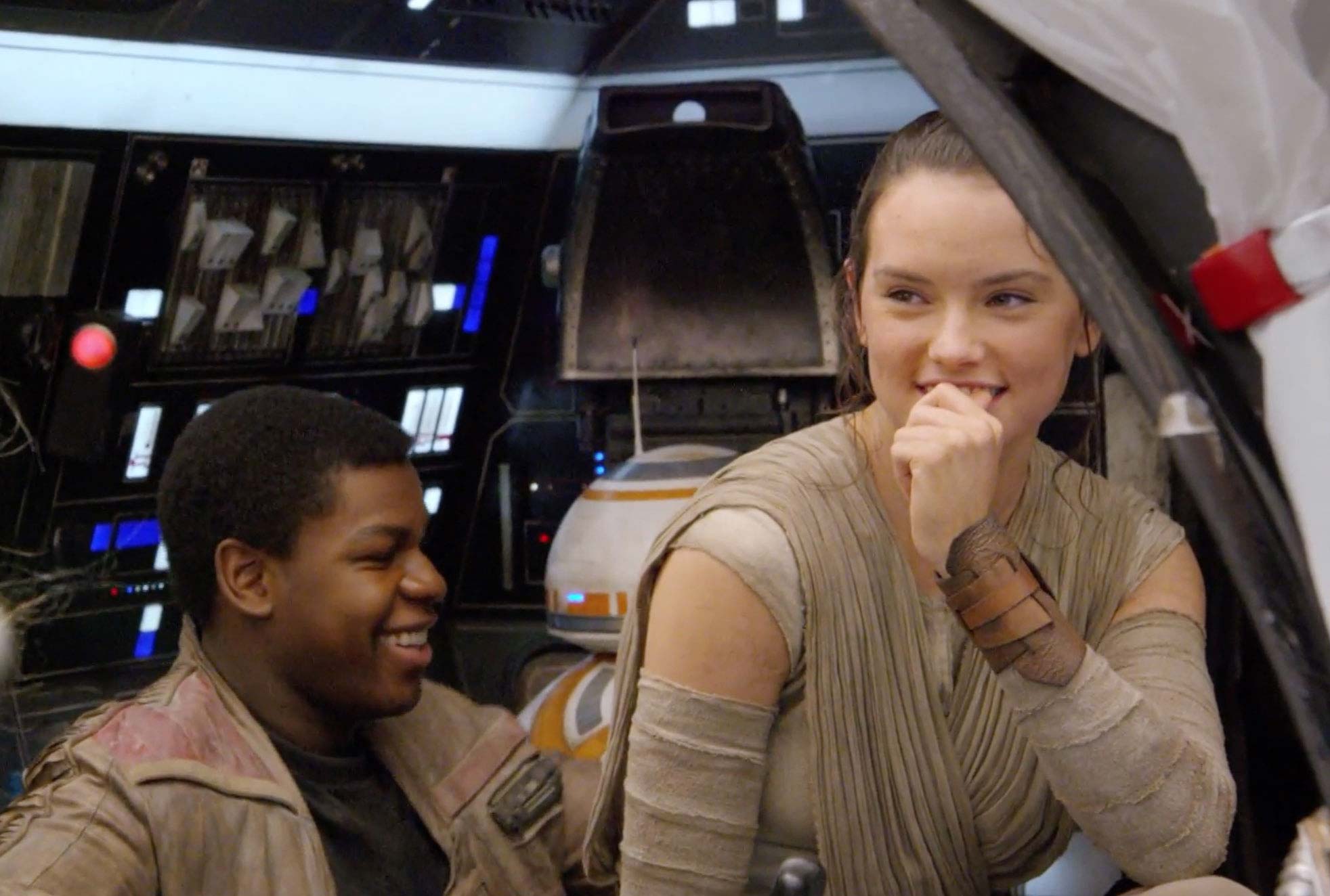 John Boyega and Daisy Ridley give their opinion on The Force Awakens